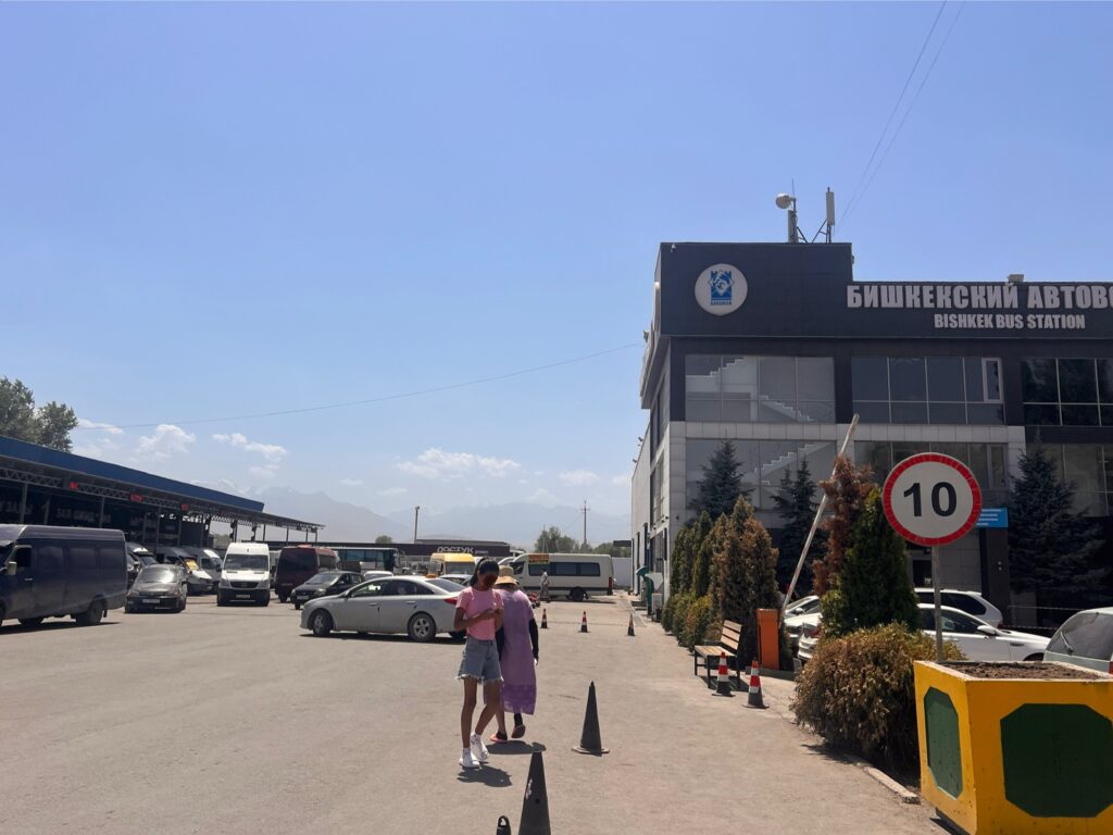 ビシュケクバスステーション外観