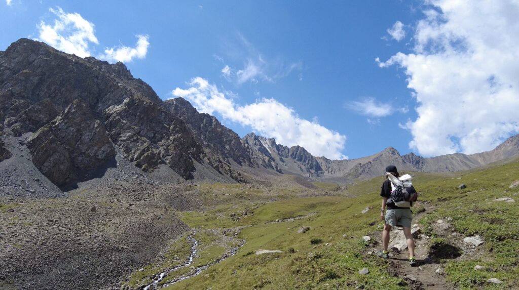 アルティンアラシャン谷に出る