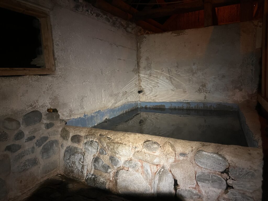 アルティンアラシャン宿の温泉(夜)