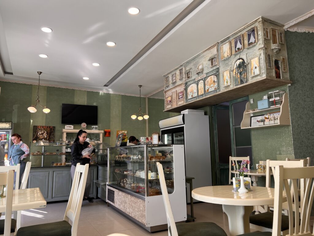 クタイシケーキ屋さん店内