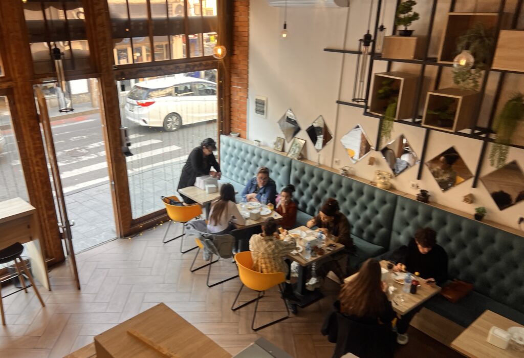 クタイシRafaello店内