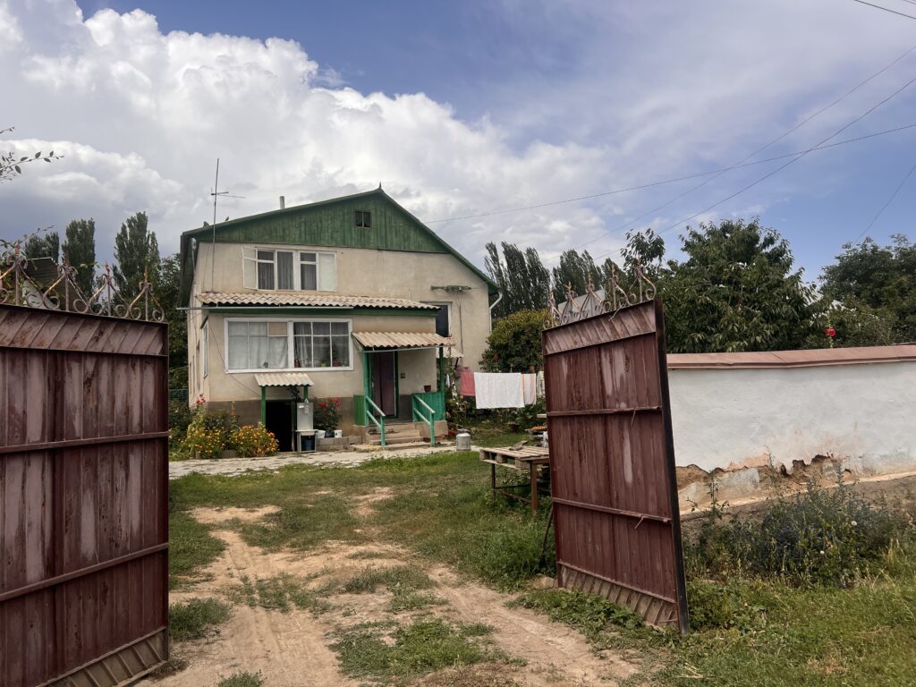 ゲストハウス外観