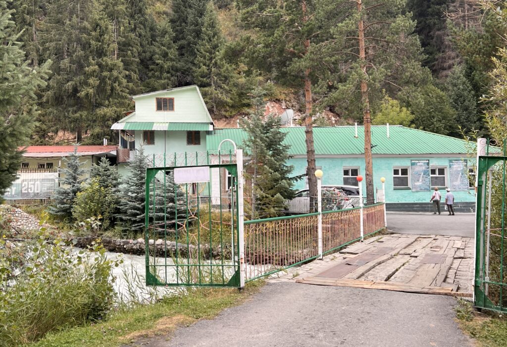 アクスー温泉外観