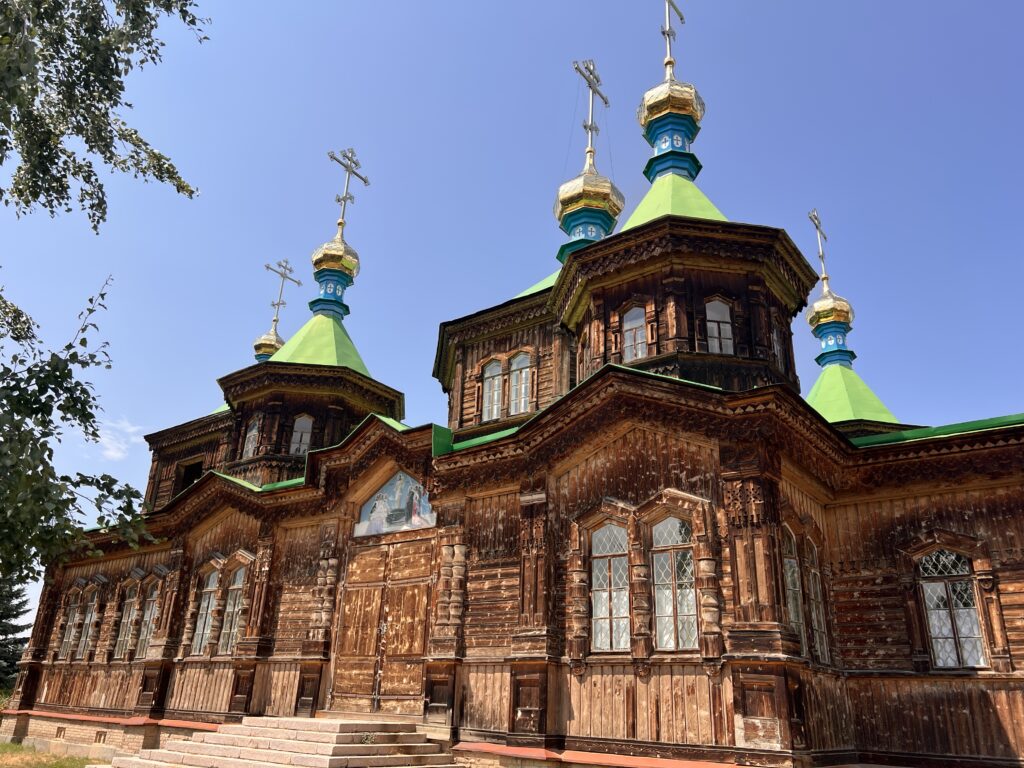 カラコル聖三位一体教会