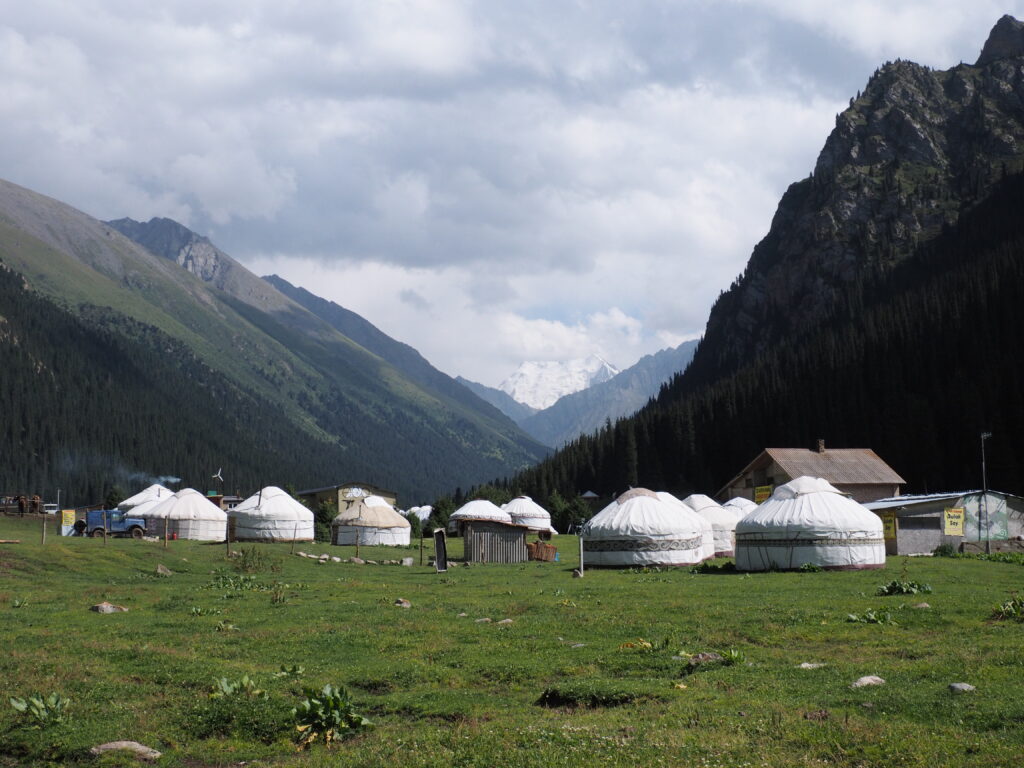 アルティンアラシャンユルト泊