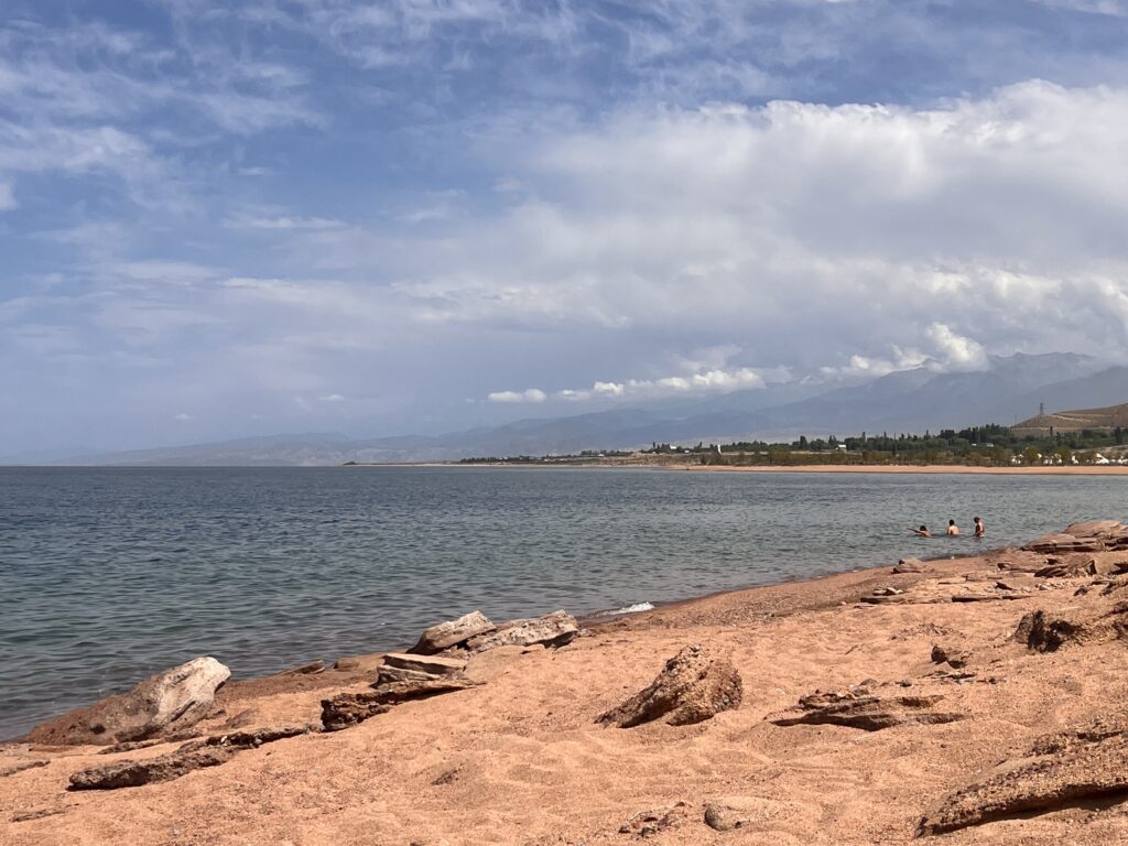 イシククル湖南岸