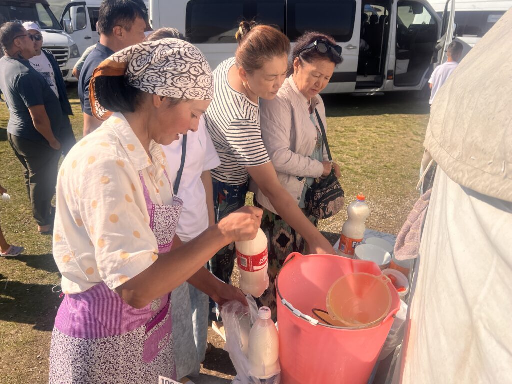 スザマル盆地ミルク販売