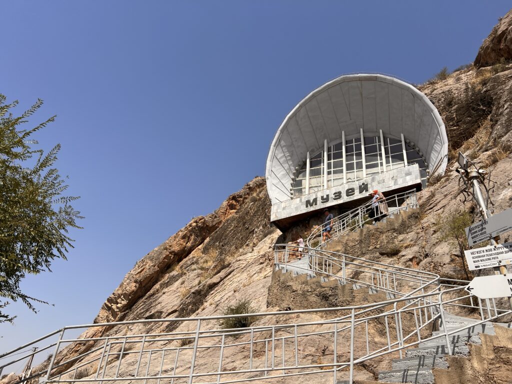 スレイマントー洞窟博物館