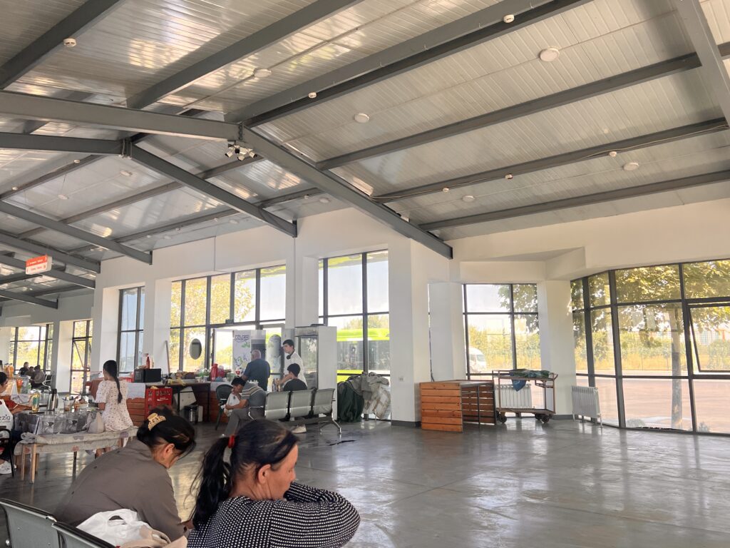 ベカバード行きバス乗り場