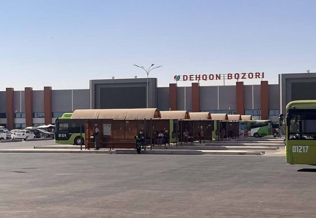 ベカバード行きバス乗り場foodcity