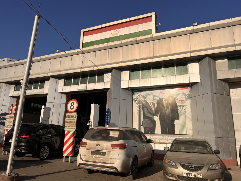 タジキスタン側イミグレ