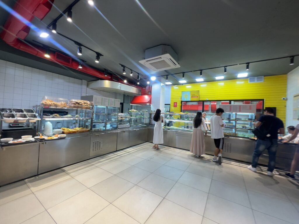 キルギスBuffet店内