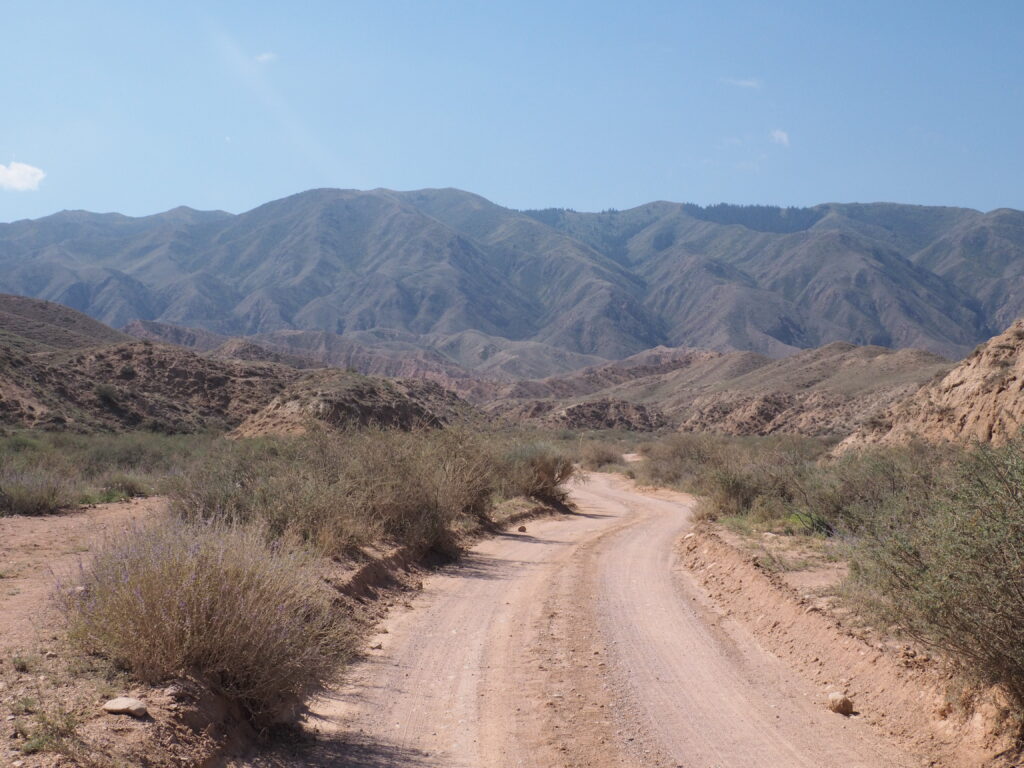 スカスカ渓谷への道