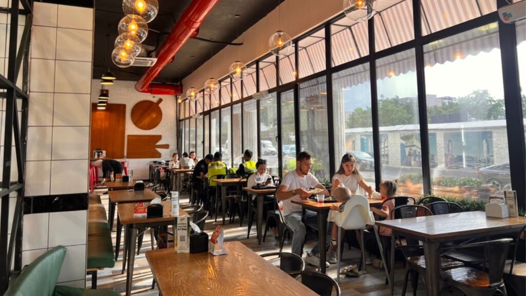 キルギスBuffet内観