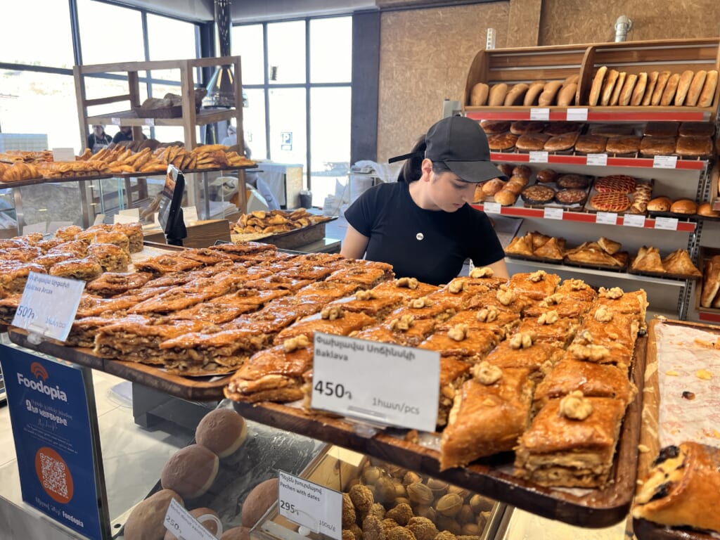 エレバン行きマルシュ休憩パン